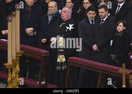 Rome, Italie. 05th janvier 2023. Au cours de la messe funéraire du Pape Benoît XVI sur 5 janvier 2023 à la Basilique Saint-Pierre, Cité du Vatican, Vatican. Crédit : Agence photo indépendante/Alamy Live News Banque D'Images