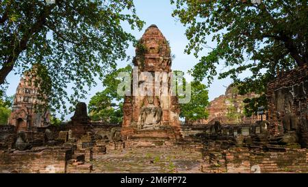 Ayutthaya, Thaïlande à Wat Mahathe, stupa de Temple dans le Morningvisting Ayyuthaya Thaïlande Banque D'Images