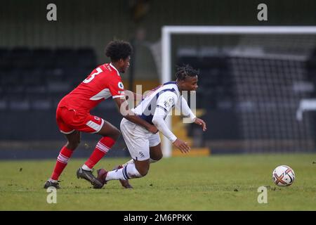 Hednesford, Royaume-Uni. 05th janvier 2023. Reyes Cleary #28 de West Bromwich Albion est fouillé pendant le match de coupe de Premier League West Bromwich Albion vs Middlesbrough U23 à Keys Park, Hednesford, Royaume-Uni, 5th janvier 2023 (photo de Gareth Evans/News Images) Credit: News Images LTD/Alay Live News Banque D'Images