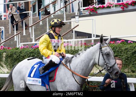 Ascot, Berkshire, Royaume-Uni. 30th septembre 2022. Le cheval-boule jumpé par le jockey Hollie Doyle est arrivé deuxième dans les enjeux de handicap LondonMetric à l'hippodrome d'Ascot. Crédit : Maureen McLean/Alay Banque D'Images