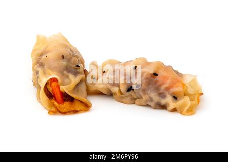 Guotie avec porc haché et crevettes sur fond blanc Banque D'Images