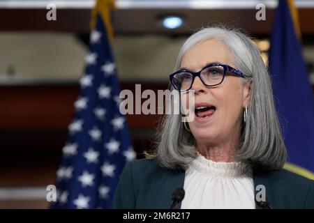 Washington, États-Unis. 05th janvier 2023. La congressiste Katherine Clark(D-ma) prend la parole aujourd'hui lors de la conférence de presse hebdomadaire sur 05 janvier 2022 à HVC/Capitol Hill à Washington DC, Etats-Unis. (Photo de Lénine Nolly/Sipa USA) Credit: SIPA USA/Alay Live News Banque D'Images