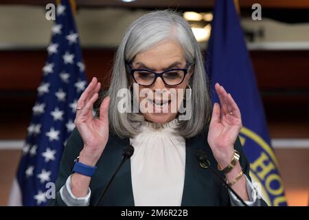 Washington, États-Unis. 05th janvier 2023. La congressiste Katherine Clark(D-ma) prend la parole aujourd'hui lors de la conférence de presse hebdomadaire sur 05 janvier 2022 à HVC/Capitol Hill à Washington DC, Etats-Unis. (Photo de Lénine Nolly/Sipa USA) Credit: SIPA USA/Alay Live News Banque D'Images