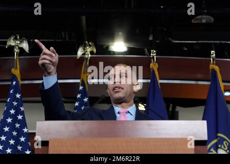 Washington, États-Unis. 05th janvier 2023. Hakeem Jeffries, chef de la Chambre minoritaire (D-NY), parle aujourd'hui à l'occasion de la conférence de presse hebdomadaire sur 05 janvier 2022 à HVC/Capitol Hill à Washington DC, aux États-Unis. (Photo de Lénine Nolly/Sipa USA) Credit: SIPA USA/Alay Live News Banque D'Images