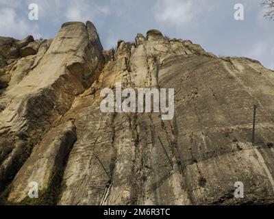 La pierre de Bismantova une formation rocheuse dans les Apennines toscan-Emiliennes (Italie) Banque D'Images