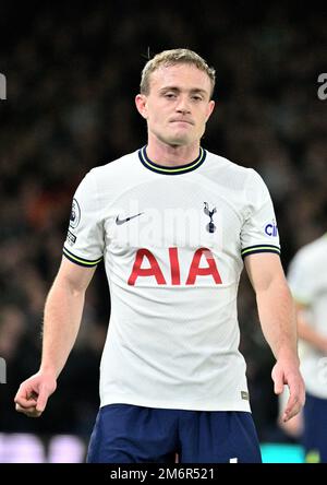 LONDRES, ANGLETERRE - JANVIER 04: Oliver Skipp de Tottenham Hotspur pendant le match de la première ligue entre Crystal Palace et Tottenham Hotspur à Selhur Banque D'Images