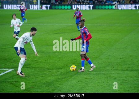 LONDRES, ANGLETERRE - JANVIER 04: Wilfried Zaha de Crystal Palace pendant le match de Premier League entre Crystal Palace et Tottenham Hotspur à Selhurst Banque D'Images