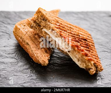 Plats et en-cas, sandwichs au fromage grillé Banque D'Images