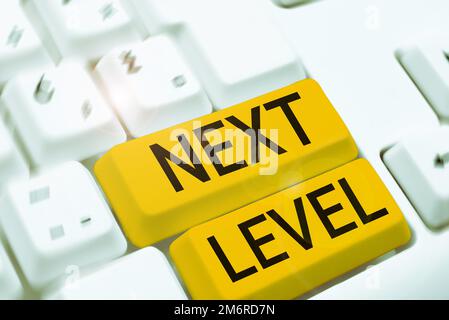 Texte d'écriture niveau suivant. Mot écrit sur avoir plus d'un étage et se référant à après le courant Banque D'Images