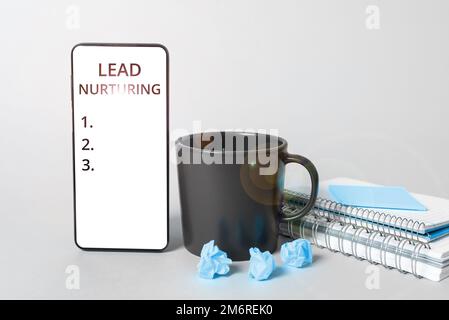 Texte indiquant le lead nourricier de l'inspiration. Internet concept méthode de construire une relation avec les clients potentiels Banque D'Images