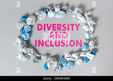 Affiche manuscrite diversité et inclusion. La gamme de concepts d'affaires différence humaine inclut la race ethnicité sexe Banque D'Images
