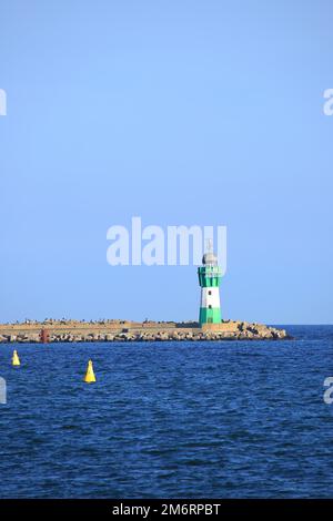 Le phare de Mukran sur l'île de Ruegen, en mer Baltique. Mecklembourg-Poméranie occidentale, Allemagne Banque D'Images