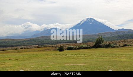 Mt Tongariro et Mt Ngauruhoe - PN de Tongariro, Nouvelle-Zélande Banque D'Images