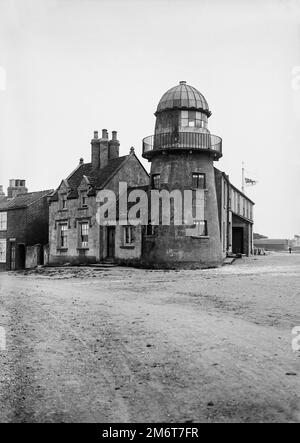 Phare de Paull dans le Yorkshire de l'est. Copie d'archive numérisée d'un négatif original en verre à quart de plaque de juillet 1905. Banque D'Images