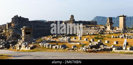 Théâtre en ruines dans l'ancienne ville lycienne de Xanthos, Turquie Banque D'Images