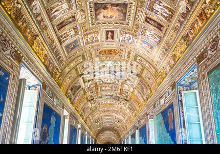 Vue en perspective dans la Galerie des cartes du Musée du Vatican, Cité du Vatican, Rome. Banque D'Images