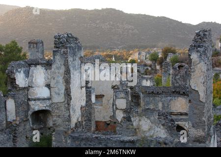 Maisons en pierre et ruines de Fethiye Kayaköy. Mugla, Türkiye. Le village fantôme. Village grec abandonné en Turquie situé dans l'ancienne région de Lycia, Fethiye Banque D'Images