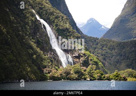 Bowen Falls, Milford Sound, Nouvelle Zélande Banque D'Images