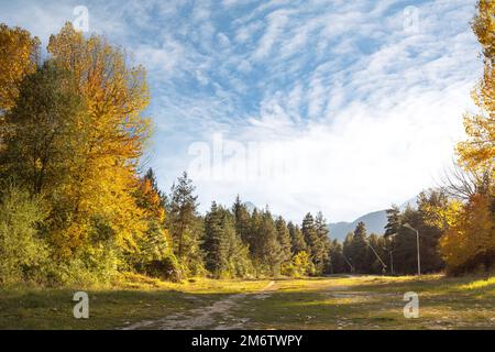 Scène d'automne avec piste de ski à Bansko, Bulgarie Banque D'Images