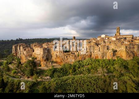 Vue aérienne du village de Pitigliano Toscane Italie Banque D'Images