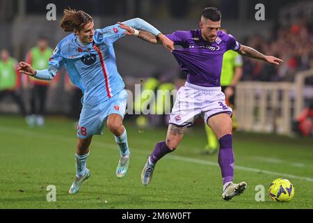 Stade Artemio Franchi, Florence, Italie, 04 janvier 2023, Cristiano Biraghi (ACF Fiorentina) et Andrea Colpani (AC Monza) pendant l'ACF Fiorentina v Banque D'Images