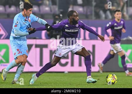 Stade Artemio Franchi, Florence, Italie, 04 janvier 2023, Jonathan IKONE (ACF Fiorentina) et Matteo Pessina (AC Monza) pendant l'ACF Fiorentina vs A. Banque D'Images