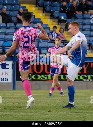 Mournview Park, Lurgan, Comté d'Armagh, Irlande du Nord, Royaume-Uni. 30 août 2022. Danske Bank Premiership – Glenavon c. Newry City. Le joueur de Glenavon Robbie Garrett (28) en action pendant le match de la Danske Bank Irish League. Banque D'Images