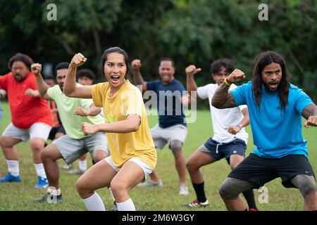 DATE DE SORTIE: 22 septembre 2023. TITRE : l'objectif suivant gagne. STUDIO: Searchlight photos. DIRECTEUR: Taika Waititi. PLOT: Le prochain but remporte la suite de l'infameusement terrible équipe de football américain Samoa, connu pour un match brutal de la FIFA 2001 qu'ils ont perdu 31-0. AVEC: KAIMANA. (Credit image: © Searchlight Pictures/Entertainment Pictures) Banque D'Images