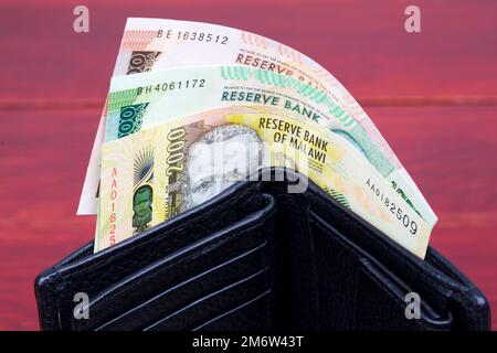 Malawian argent - kwacha dans le portefeuille noir Banque D'Images