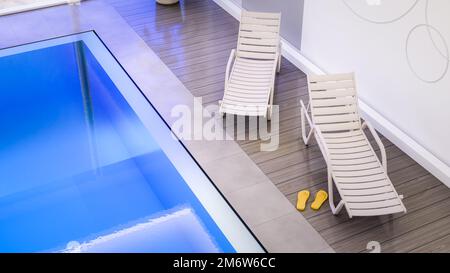 Piscine intérieure privée Banque D'Images