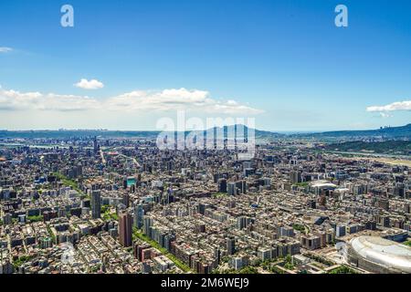 Paysage urbain de Taipei et ciel bleu visible de Taipei 101 Banque D'Images