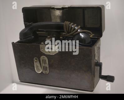 Téléphone de terrain allemand Feldernspreche 33 modèle FR, 1938. Métal, bakélite et coton. Musée de l'armée. Tolède, Espagne. Banque D'Images