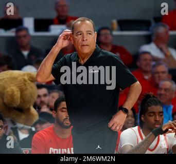 Houston, Texas, États-Unis. 5th janvier 2023. Kelvin Sampson, entraîneur-chef de Houston, lors d'un match de basket-ball masculin de la NCAA entre les Houston Cougars et les Mustangs méthodistes du Sud, le 5 janvier 2023 à Houston. Houston Won, 87-53, (Credit image: © Scott Coleman/ZUMA Press Wire) Banque D'Images