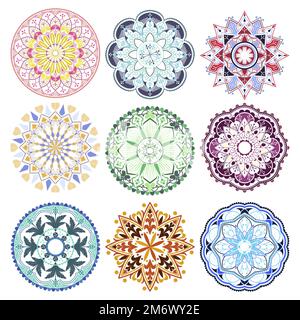 Motifs de mandala colorés sur fond blanc Illustration de Vecteur