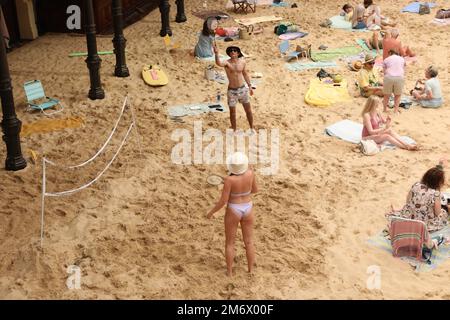 Sydney, Australie. 6th janvier 2023. Pour sa première australienne le vendredi 6 janvier, le Sun & Sea, primé, sera mis en scène à l'hôtel de ville de Sydney et transformé pour devenir un paysage de plage, avec sable, bains de soleil et vacanciers. A sellout à la Biennale de Venise de 2019 où il a reçu le Lion d'Or, Sun & Sea est un opéra de longue durée en langue anglaise qui affronte les thèmes de l'urgence climatique avec humour et pouvoir. Credit: Richard Milnes/Alamy Live News Banque D'Images