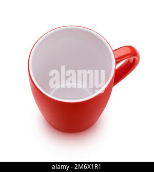 Mug rouge isolé sur fond blanc, vue du dessus Banque D'Images