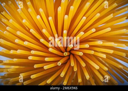 Bouquet de spaghetti crus de la nourriture et de la boisson de wholegrain concept. Banque D'Images