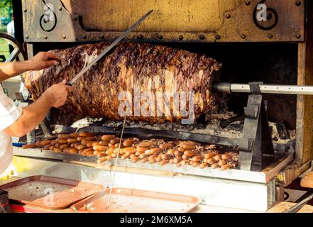 Chef cuisinier coupant turc CAG Kebab exposé Banque D'Images