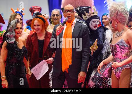 Londres, Royaume-Uni. 6 janvier 2023. RU Paul et Michelle Visage lors d’une séance photo pour l’ouverture de RuPaul DragCon UK, à Excel, dans l’est de Londres. Date de la photo: Vendredi 6 janvier 2023. Le crédit photo devrait se lire: Matt Crossick/Empics/Alamy Live News Banque D'Images