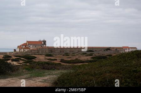 Le Sanctuaire de Nossa Senhora do Cabo Espichel, situé sur le point le plus occidental de la côte de Sesimbra, Portugal. Banque D'Images