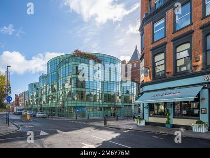 Londres, Angleterre, Royaume-Uni - The Glass Building par CZWG, logement, vente au détail et restaurant Banque D'Images