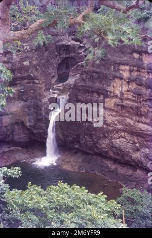 Chutes d'eau aux grottes d'Ajanta, Aurangabad, Maharashtra, Inde Banque D'Images