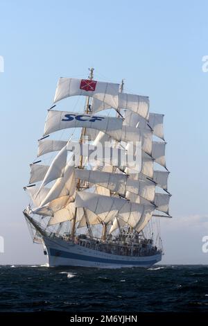 Grand navire russe Mir, début de la course à Lisbonne, 2012 Banque D'Images