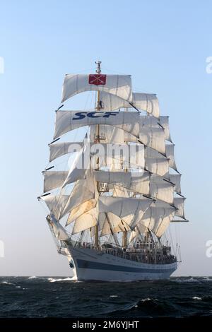 Grand navire russe Mir, début de la course à Lisbonne, 2012 Banque D'Images