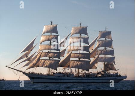 Grand navire russe Mir, départ de la course de Stavanger, 1997 Banque D'Images