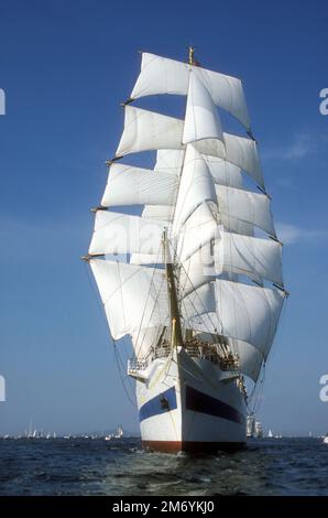 Grand navire russe Mir, départ de la course de Stavanger, 2004 Banque D'Images