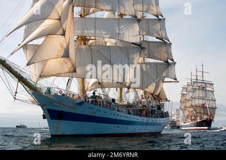 Grand navire russe Mir, départ de la course de Stavanger, 2011 Banque D'Images