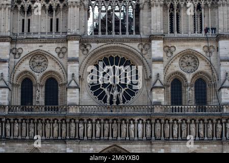 Restauration de la cathédrale notre Dame de Paris après le feu. Banque D'Images