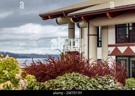 Une maison individuelle dans la ville de James près de la mer, à Sequim Bay, WA, Etats-Unis Banque D'Images