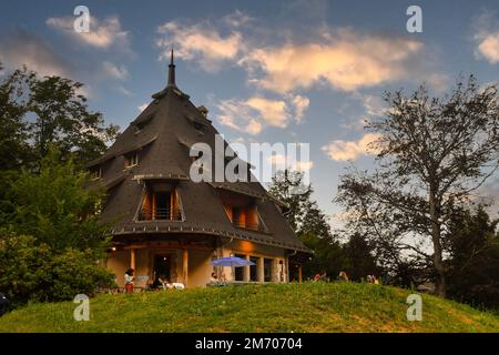 La Maison des artistes, studio d'enregistrement et résidence d'artistes, au coucher du soleil, Chamonix, haute Savoie, France Banque D'Images